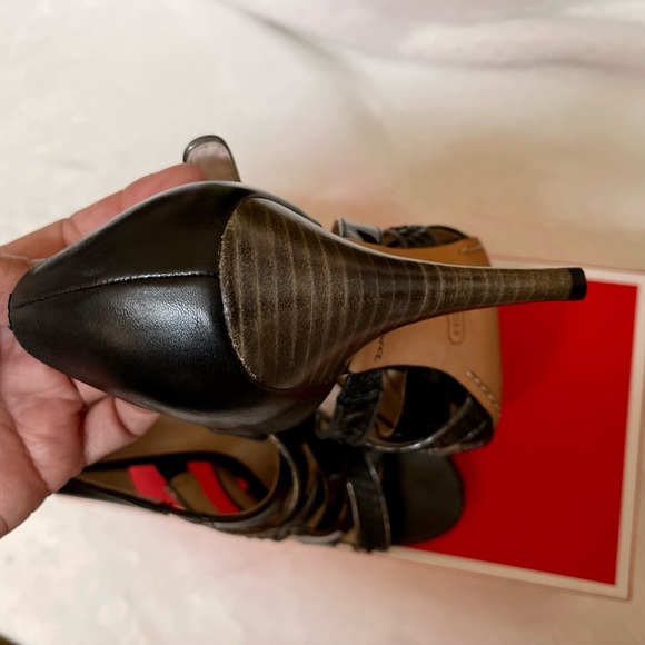 “COACH” 💯% Authentic Evie Strappy High Heels - Picture 5 of 5